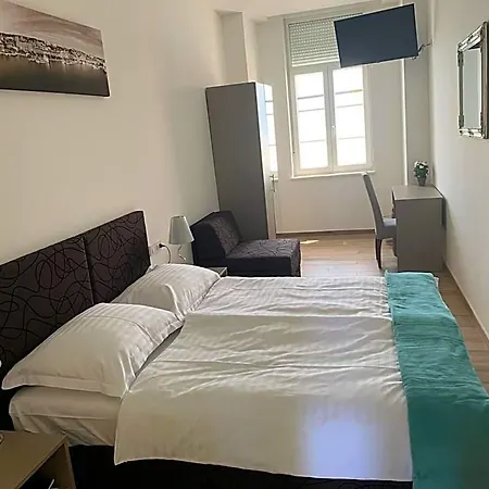 Rirooms *