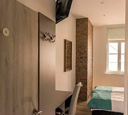 Rirooms